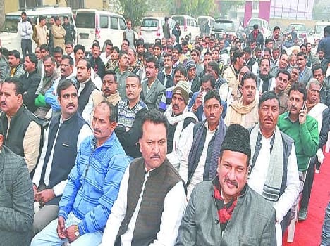 Commotion at the first meeting of the District Panchayat